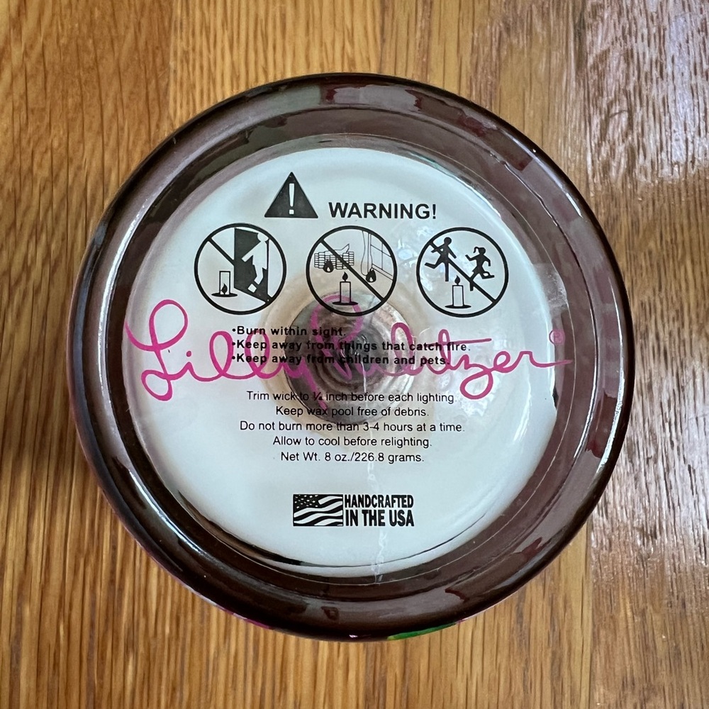 NWOT Lilly Pulitzer First Impressions Candle and Box - Picture 3 of 4